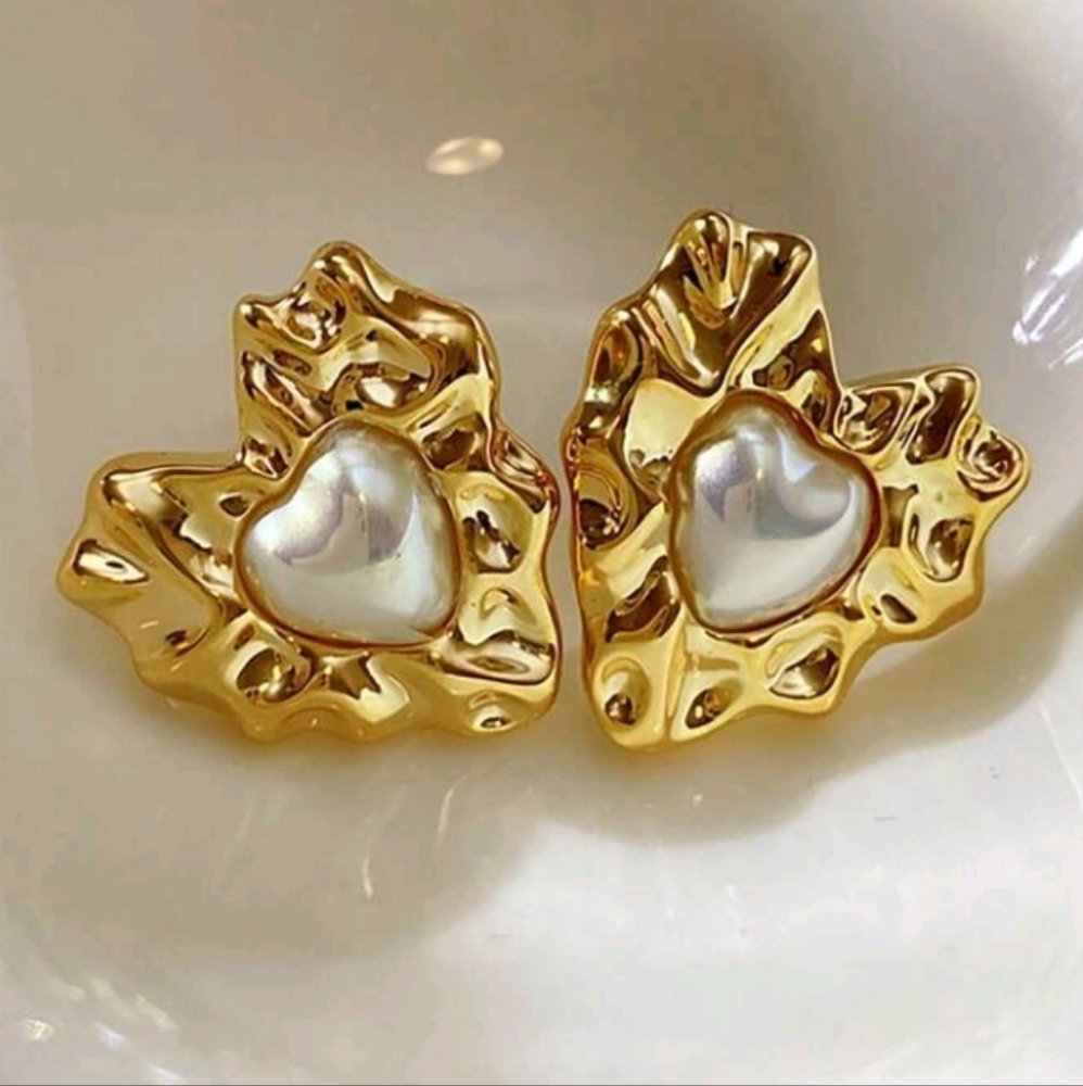 NEW! 14k Gold Plated Pearl Asymetrical Hammered Heart Shape Stud Earrings